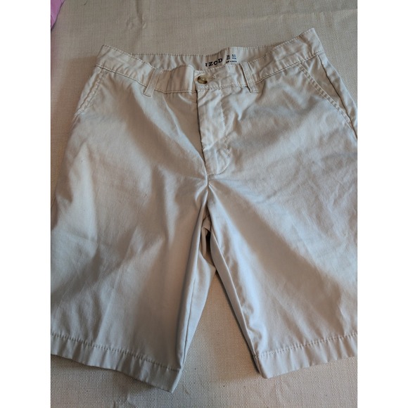 Izod Other - IZOD Khaki Golf Shorts - Men's Size 30